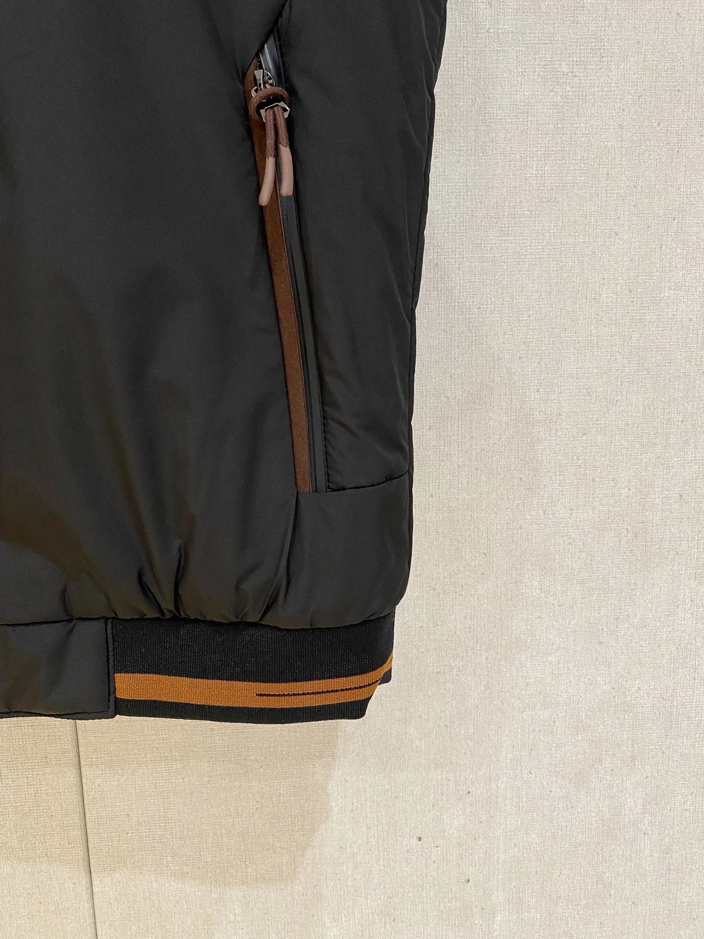Zegna ： ， ， ， ； ， ， ， ， Classic 。 ： ， ， ， ； ， ； ， ， 。 ： ， ， ； ， ， T 、 、 ； ， ， ， 。 ： 、 、 ， ， Versatile 。 ： Cream White/Khaki/ /Black（ Gray ） Sizes：M-4XL